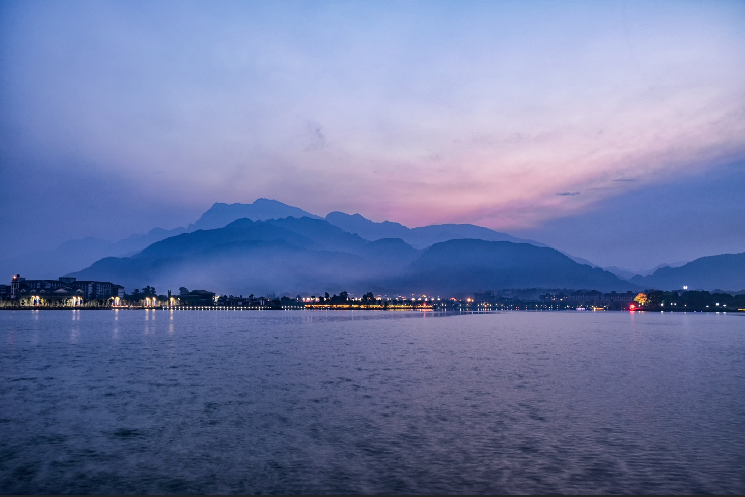 《峨眉山下》